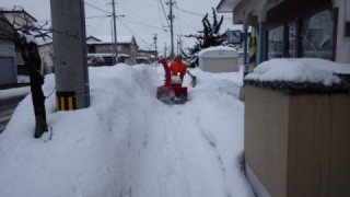 歩道の除雪作業